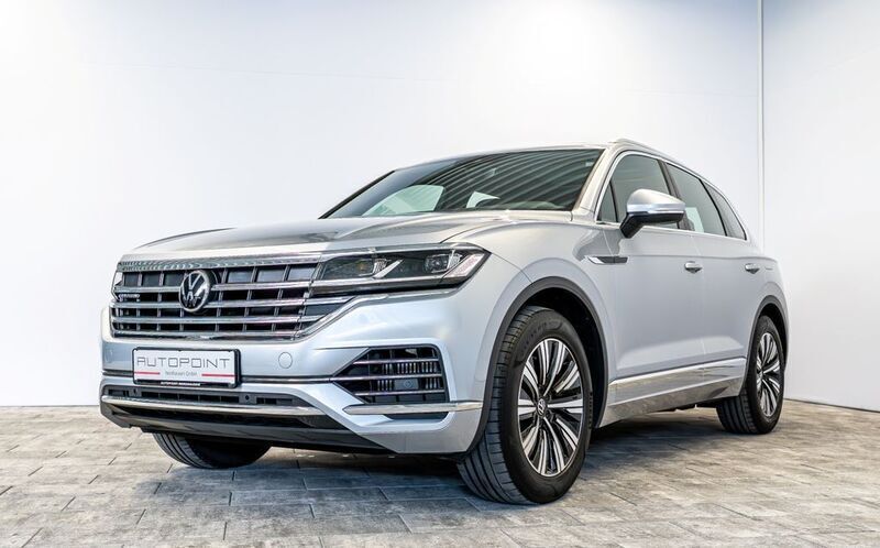 Silber Gebraucht 2023 VW Touareg Elegance SUV | 58.800 € (Superpreis) - Bild 1/4