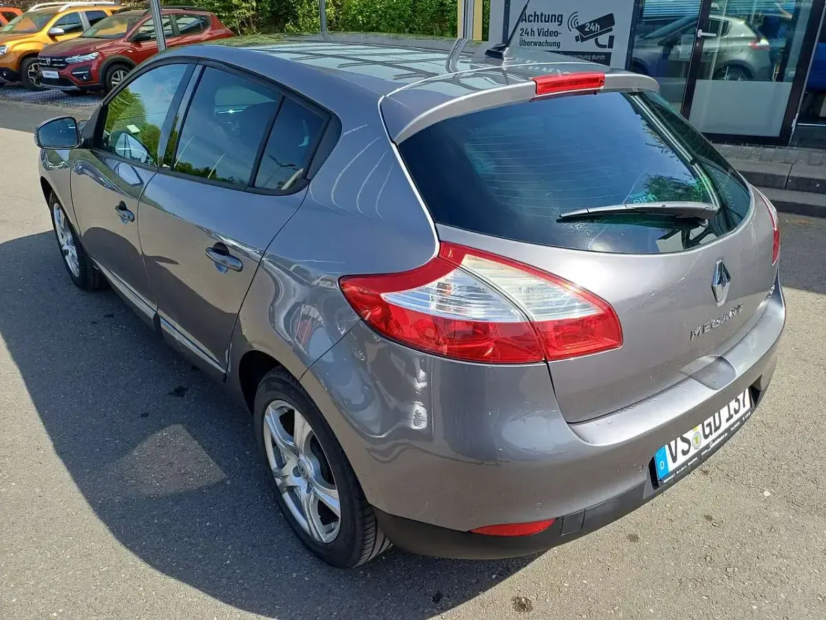 Gebraucht Renault Mégane III 110 PS (80 kW) 2012 Silber Limousine