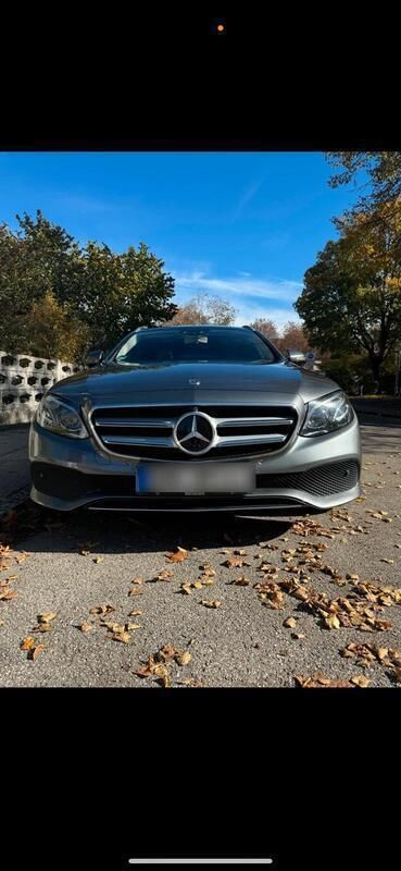 Grau Gebraucht 2017 Mercedes E350 Avantgarde Kombi | 18.500 € (Fairer Preis) - Bild 1/4