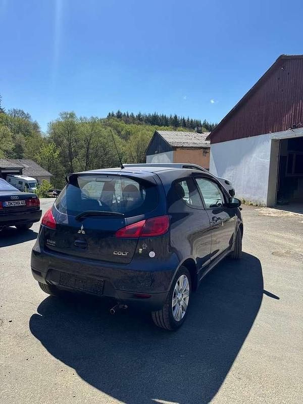 Gebraucht Mitsubishi Colt Motion 95 PS (69 kW) 2012 Blau Kleinwagen