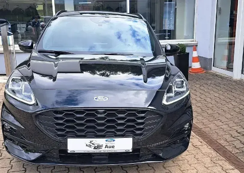 Usado Ford Kuga ST-Line X 224 HP (164 kW) 2023 Preto SUV