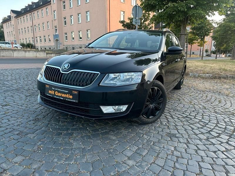 Schwarz Gebraucht 2016 Skoda Octavia Ambition Kombi | 10.800 € (Fairer Preis) - Bild 1/4