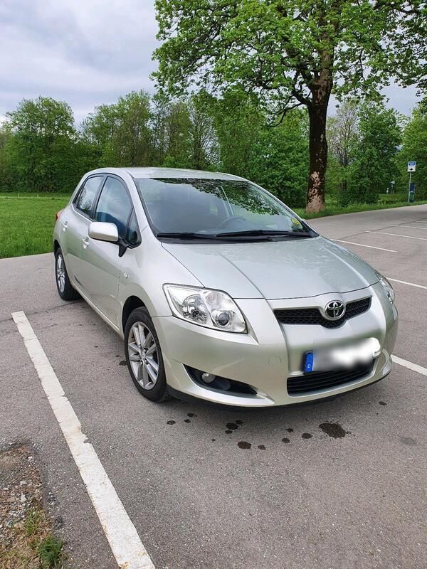 Grau Gebraucht 2009 Toyota Auris Limousine | 7.000 € (Fairer Preis) - Bild 1/4