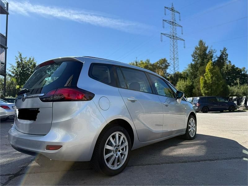 Grau Gebraucht 2012 Opel Zafira Limousine | 5.850 € - Bild 1/4