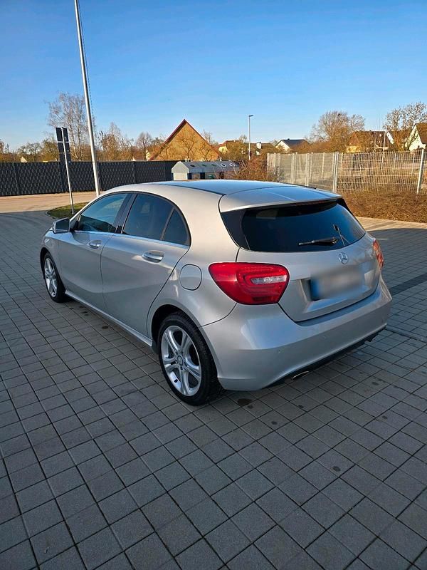 Gebraucht Mercedes A200 160 PS (117 kW) 2012 Silber Kleinwagen