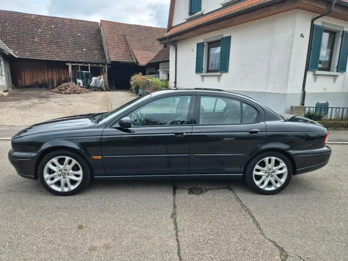 Second-hand Jaguar X-type 196 CP (144 kW) 2002 Negru Berlinǎ