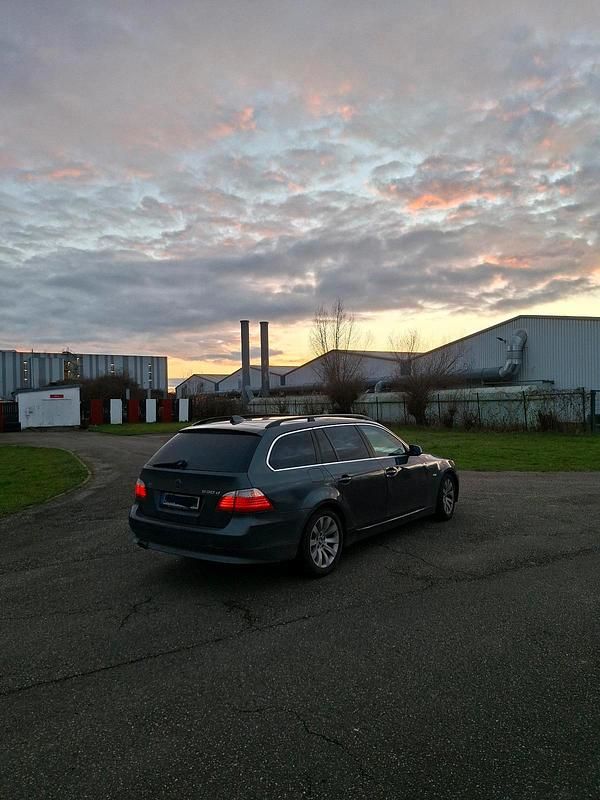 Gebraucht BMW 530 235 PS (172 kW) 2008 Grau Kombi