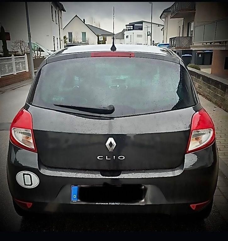 Gebraucht Renault Clio II Dynamique 101 PS (74 kW) 2009 Schwarz Limousine