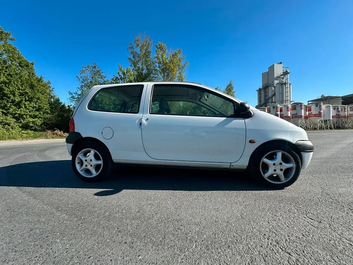 Usata Renault Twingo 59 CV (43 kW) 1999 Bianco Utilitaria