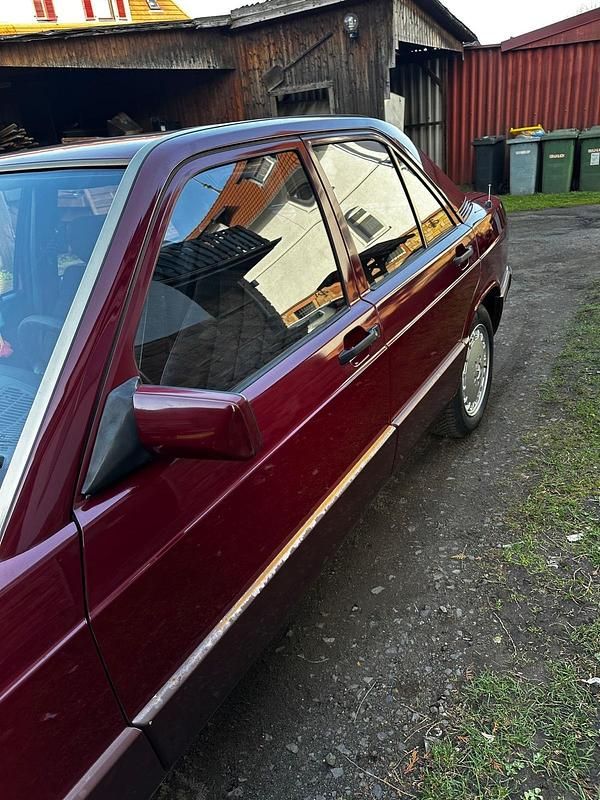 Gebraucht Mercedes 190 126 PS (92 kW) 1992 Andere farben Limousine