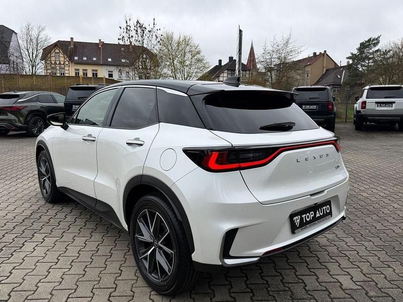 Neu Lexus LBX 136 PS (100 kW) 2026 Weiß SUV