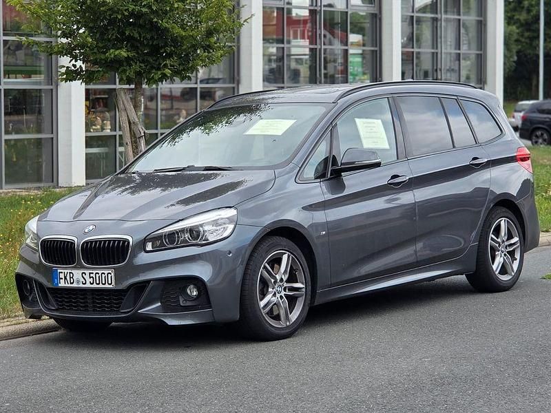 Grau Gebraucht 2015 BMW 220 Gran Tourer Sport Line Van / Kleinbus | 17.200 € (Fairer Preis) - Bild 1/4
