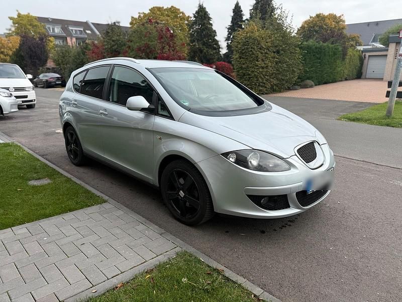 Silber Gebraucht 2008 Seat Altea XL Van / Kleinbus | 3.499 € (Fairer Preis) - Bild 1/4