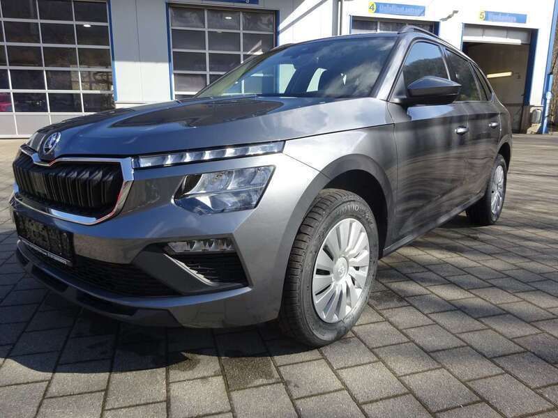 Graphitegrau metallic Neu 2025 Skoda Kamiq Essence SUV | 21.700 € (Guter Preis) - Bild 1/4