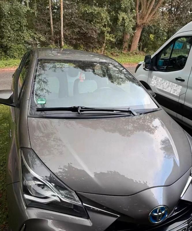 Gebraucht Toyota Yaris Hybrid 73 PS (53 kW) 2017 Grau Kleinwagen