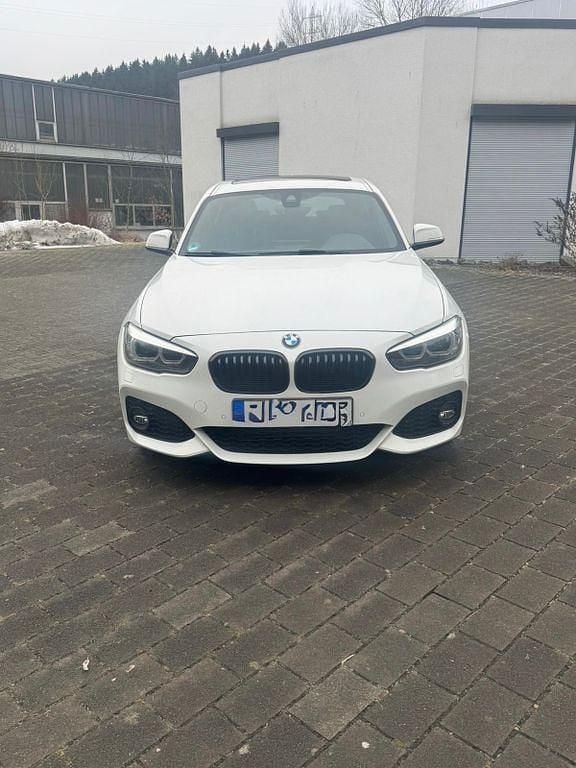 Weiß Gebraucht 2019 BMW 120 M Sport Kleinwagen | 18.900 € (Guter Preis) - Bild 1/4