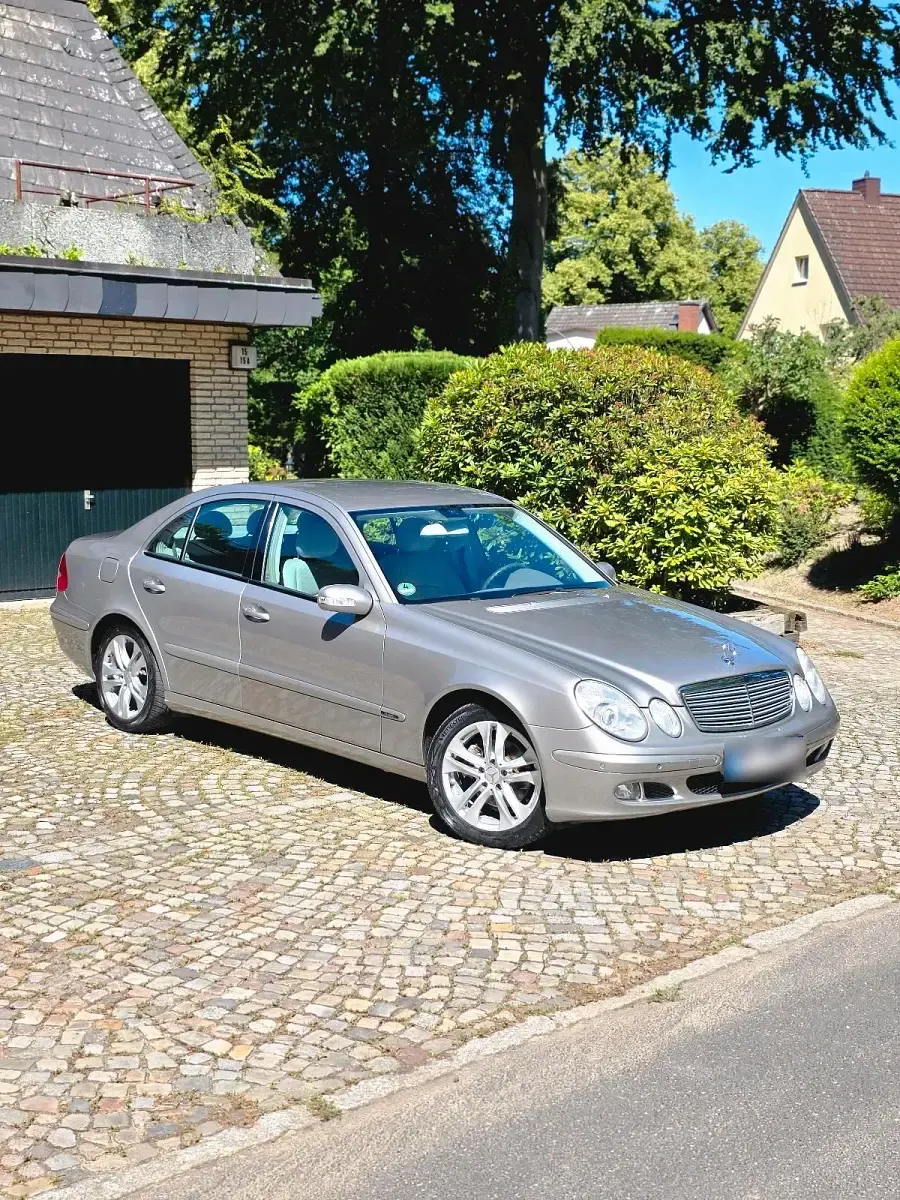Gebraucht Mercedes E320 204 PS (150 kW) 2005 Grau Limousine