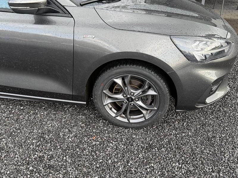 Gebraucht Ford Focus ST-Line 125 PS (91 kW) 2021 Grau Kombi