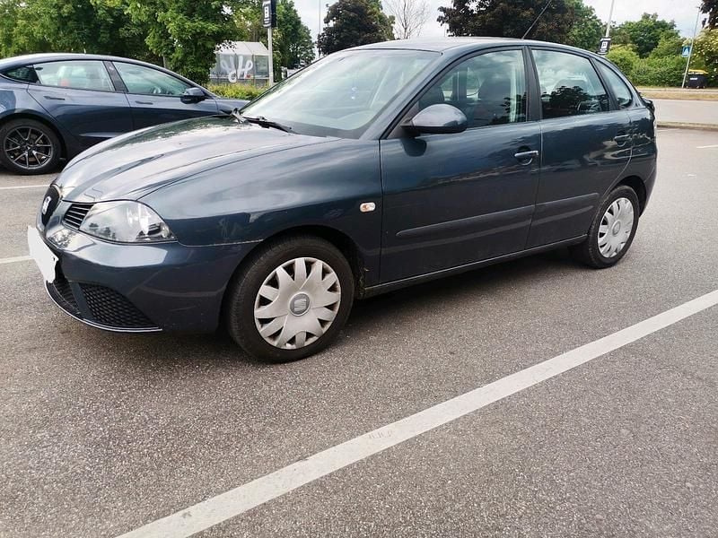 Grau Gebraucht 2008 Seat Ibiza Limousine | 2.199 € (Fairer Preis) - Bild 1/4