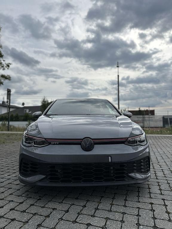Grau Gebraucht 2021 VW Golf VIII GTI Clubsport Limousine | 28.500 € (Fairer Preis) - Bild 1/4