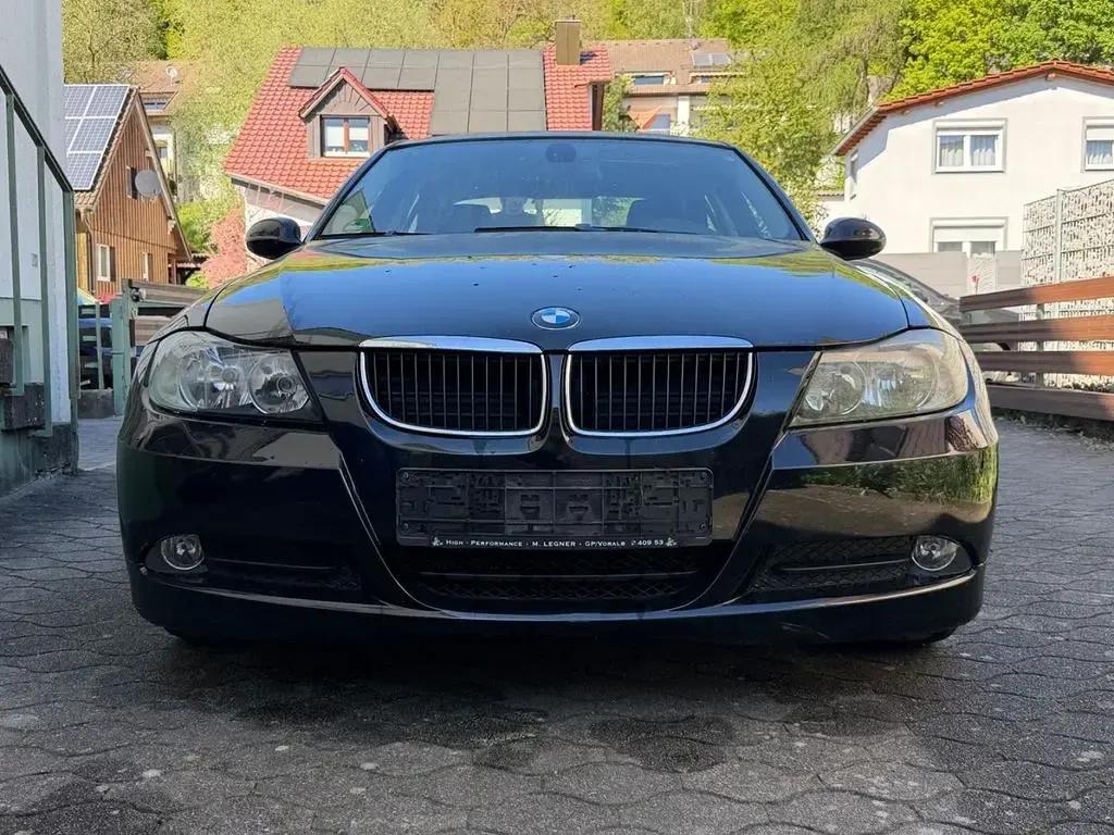 Gebraucht BMW 318 143 PS (105 kW) 2007 Schwarz Limousine