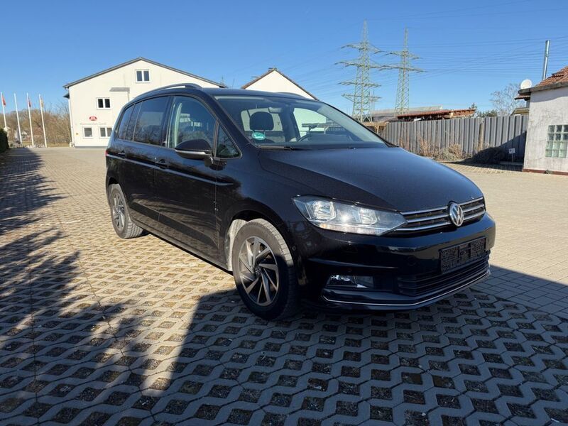 Schwarz Gebraucht 2017 VW Touran Sound Van / Kleinbus | 10.999 € (Fairer Preis) - Bild 1/4
