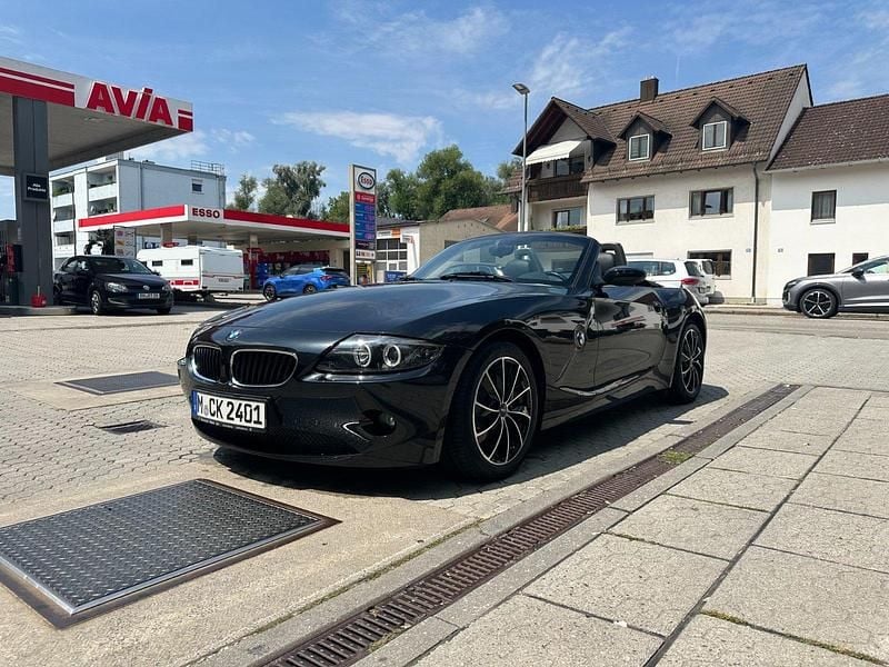 Schwarz Gebraucht 2005 BMW Z4 Cabrio | 8.300 € (Fairer Preis) - Bild 1/4