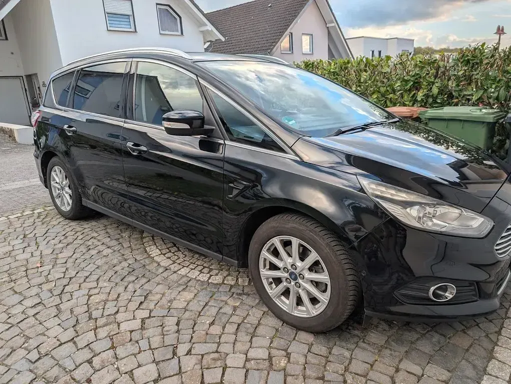 Gebraucht Ford S-MAX Titanium 150 PS (110 kW) 2016 Schwarz Van / Kleinbus