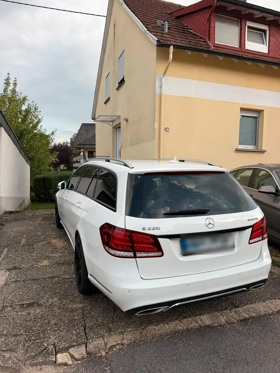 Gebraucht Mercedes E220 AMG 170 PS (125 kW) 2014 Weiß Kombi