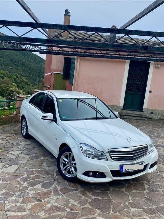 Gebraucht Mercedes C180 120 PS (88 kW) 2011 Weiß Limousine