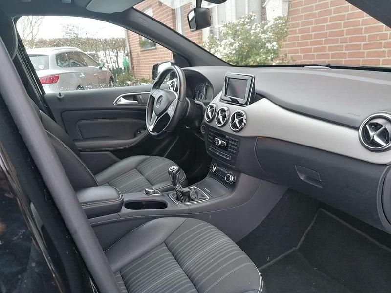 Gebraucht Mercedes B200 156 PS (114 kW) 2014 Schwarz Van / Kleinbus