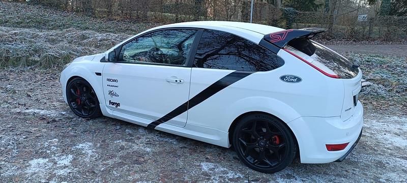 Weiß Gebraucht 2008 Ford Focus ST Coupé | 5.000 € - Bild 1/4