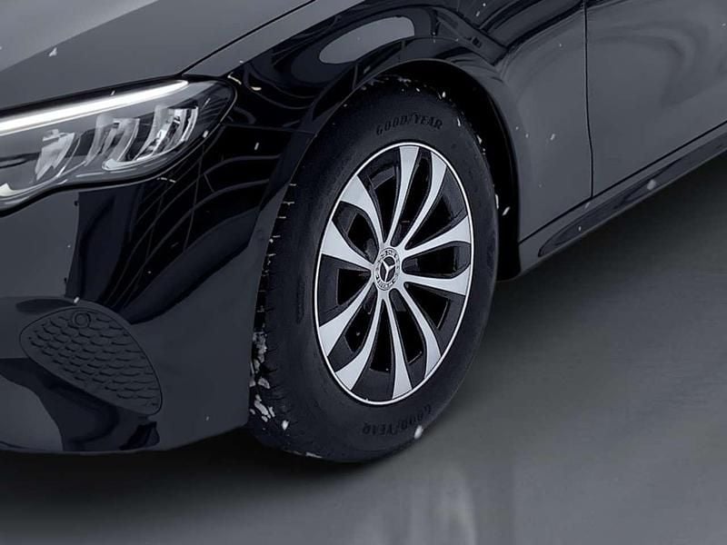Gebraucht Mercedes E220 Avantgarde 197 PS (144 kW) 2024 Schwarz Limousine