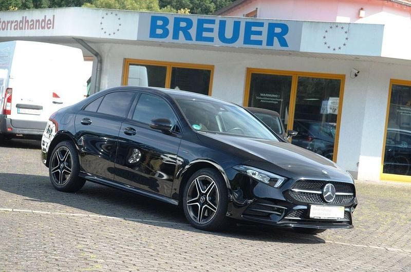 Schwarz Gebraucht 2021 Mercedes A250 AMG Limousine | 26.775 € (Fairer Preis) - Bild 1/4