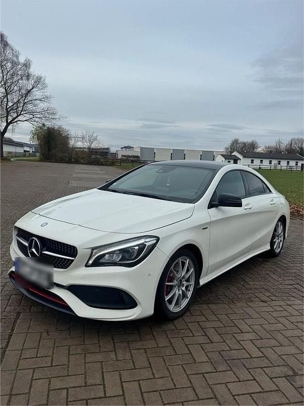Weiß Gebraucht 2016 Mercedes CLA250 AMG Limousine | 19.500 € (Fairer Preis) - Bild 1/4