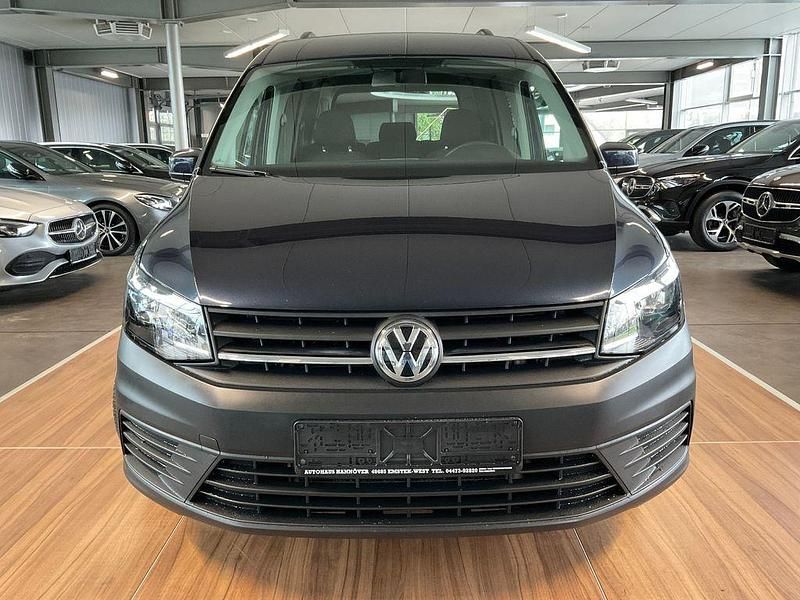 Gebraucht VW Caddy Beach 125 PS (91 kW) 2018 Starlight blue metallic Van / Kleinbus