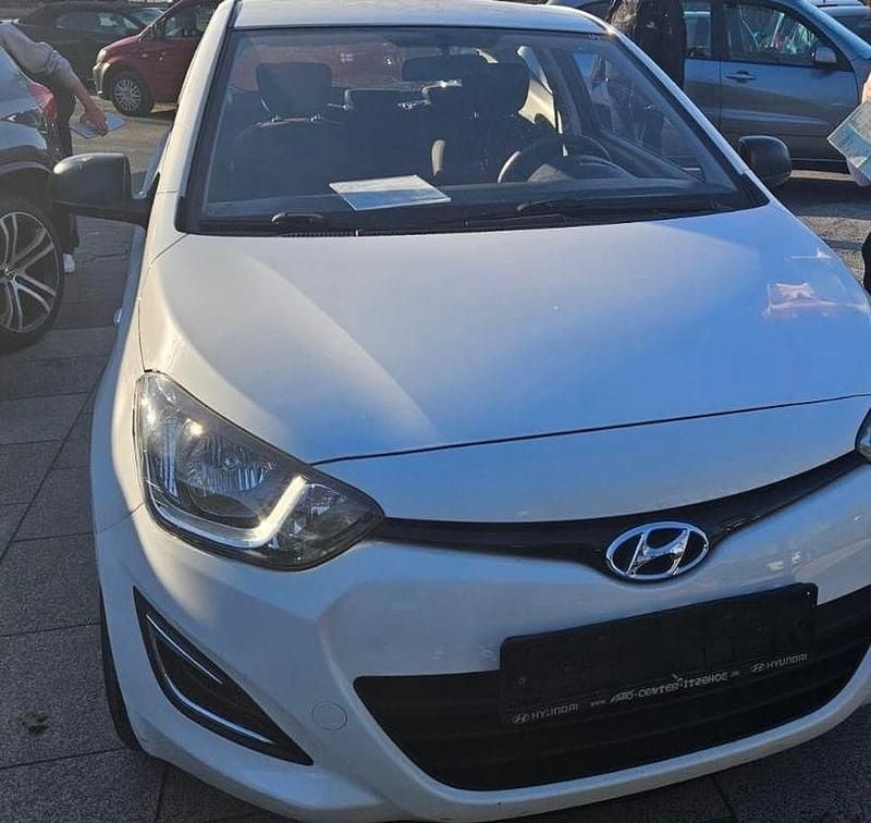 Weiß Gebraucht 2013 Hyundai i20 Edition Kleinwagen | 4.600 € (Fairer Preis) - Bild 1/1