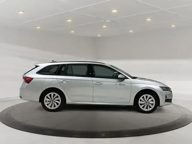 Gebraucht Skoda Octavia Selection 116 PS (85 kW) 2025 Silber Kombi