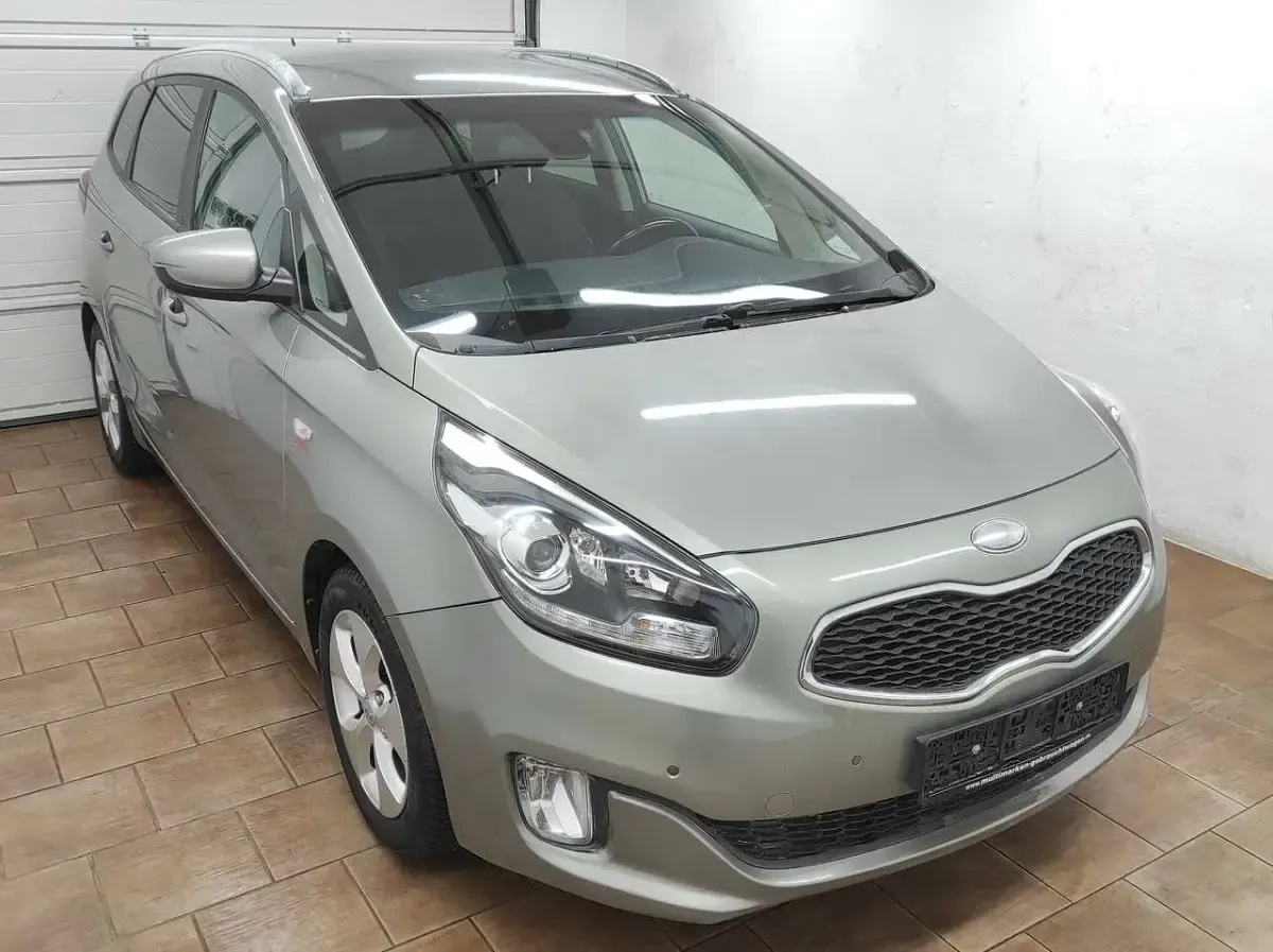 Gebraucht Kia Carens 136 PS (100 kW) 2014 Camden beige Van / Kleinbus