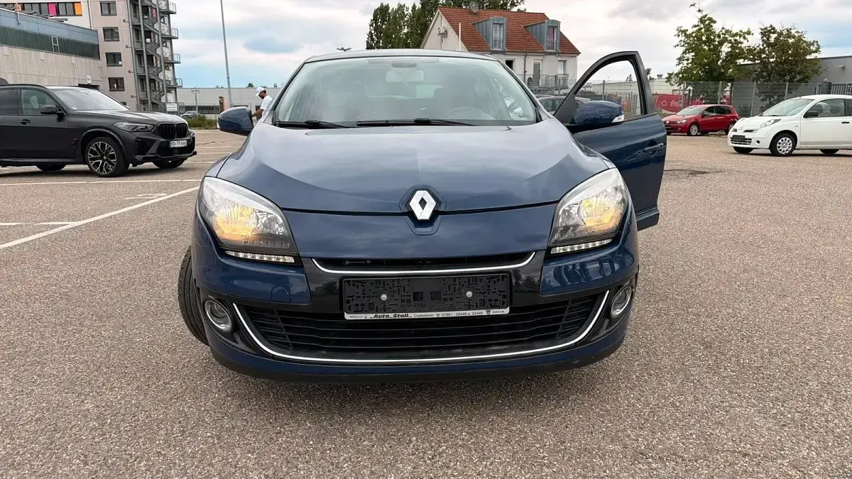 Gebraucht Renault Mégane GrandTour Dynamique 116 PS (85 kW) 2012 Blau Kombi