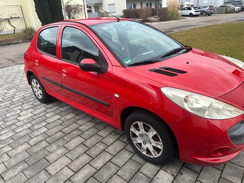 Gebraucht Peugeot 206+ 60 PS (44 kW) 2011 Rot Kleinwagen