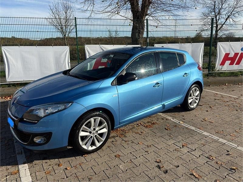 Blau Gebraucht 2013 Renault Mégane Bose Edition Limousine | 2.740 € - Bild 1/4