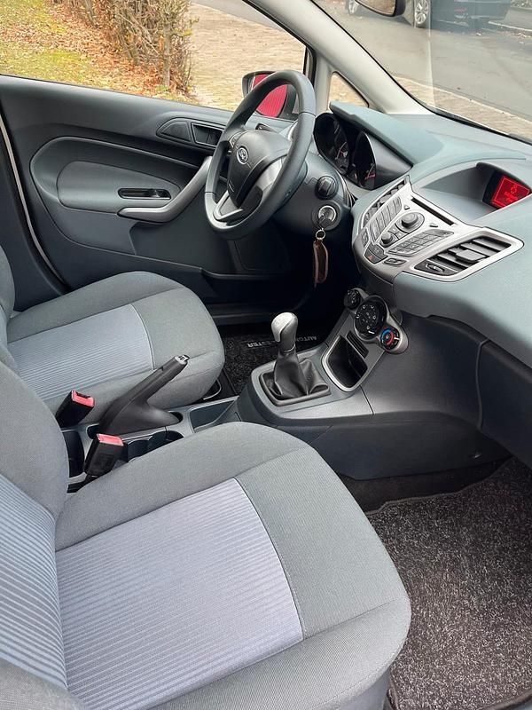 Gebraucht Ford Fiesta 2012 Grau Kleinwagen