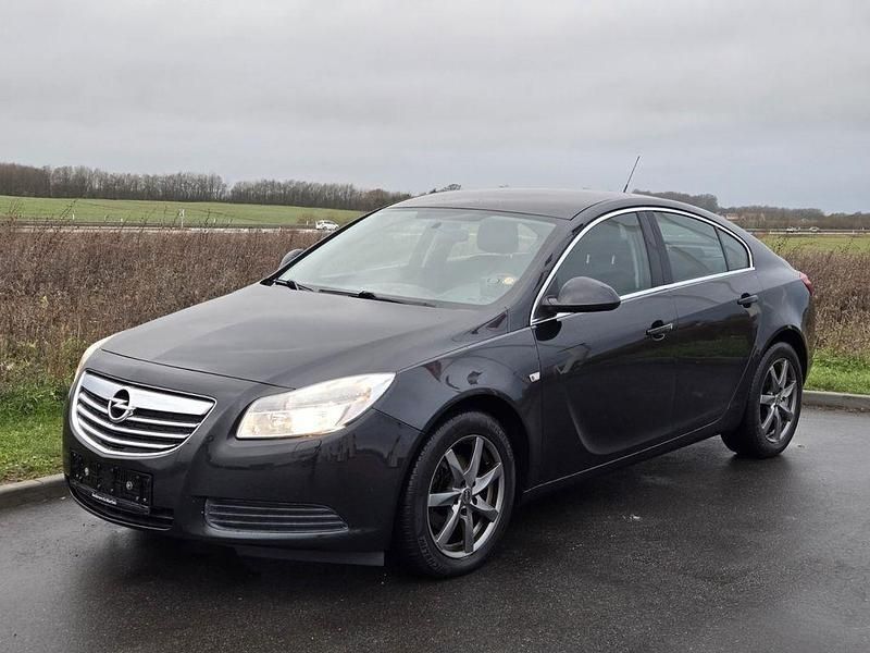 Gebraucht Opel Insignia Edition 131 PS (96 kW) 2012 Schwarz Limousine