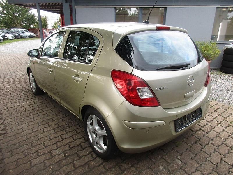 Gebraucht Opel Corsa Edition 90 PS (66 kW) 2008 Silber Limousine