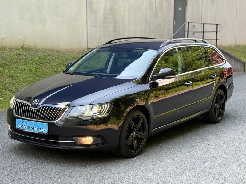 Schwarz Gebraucht 2015 Skoda Superb Best of Kombi | 10.999 € (Superpreis) - Bild 1/4