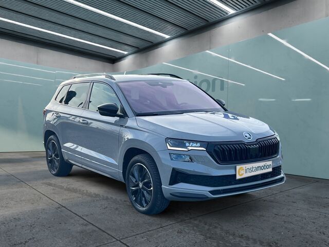 Grau Gebraucht 2024 Skoda Karoq SportLine SUV | 43.760 € - Bild 1/2