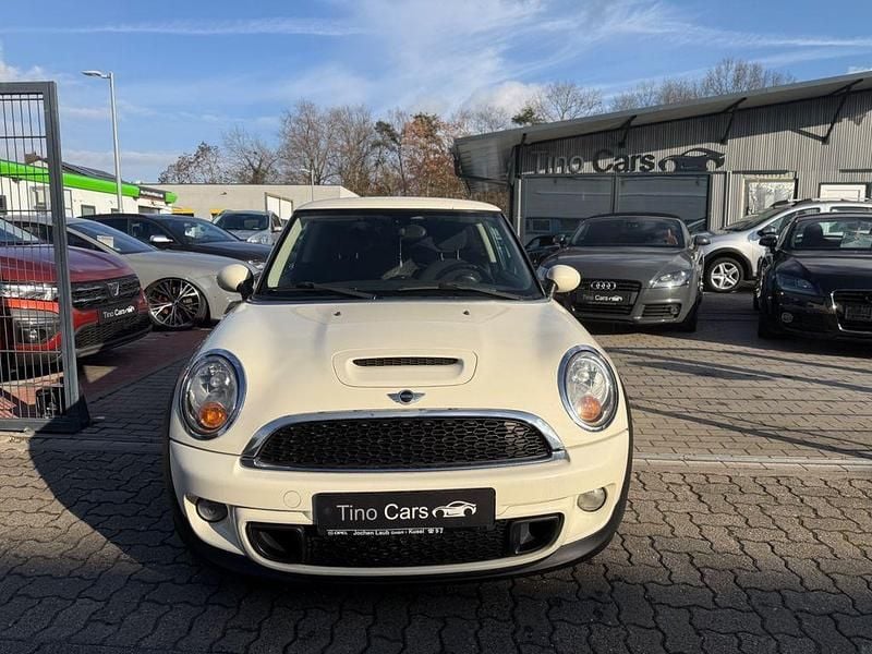Weiß Gebraucht 2011 Mini Cooper S Kleinwagen | 4.690 € (Superpreis) - Bild 1/4