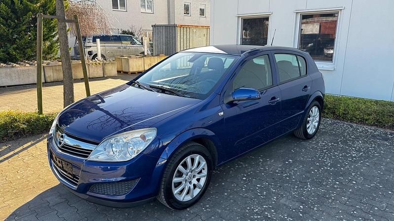 Używany Opel Astra 90 KM (66 kW) 2007 Niebieski Sedan/Limuzyna