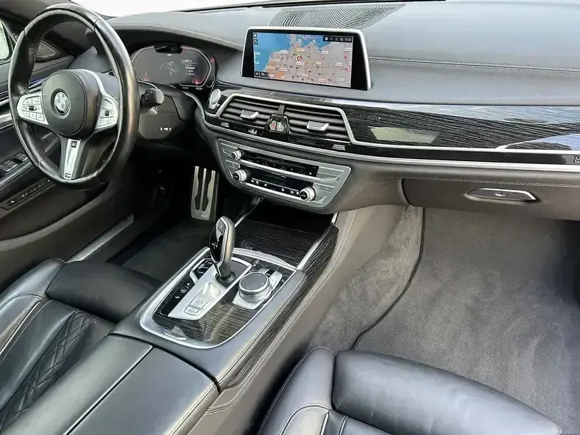 Gebraucht BMW 730 M Sport 286 PS (210 kW) 2021 Mineralweiß (weiß) Limousine